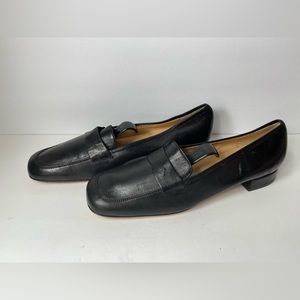 Salvatore ferragamo loafers pumps leather black narrow 8 AA fits like 7